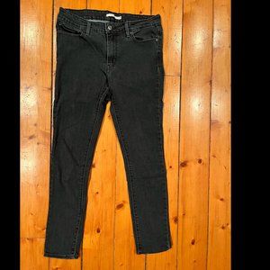 Levi’s 711 Skinny Black Jean - Size 32